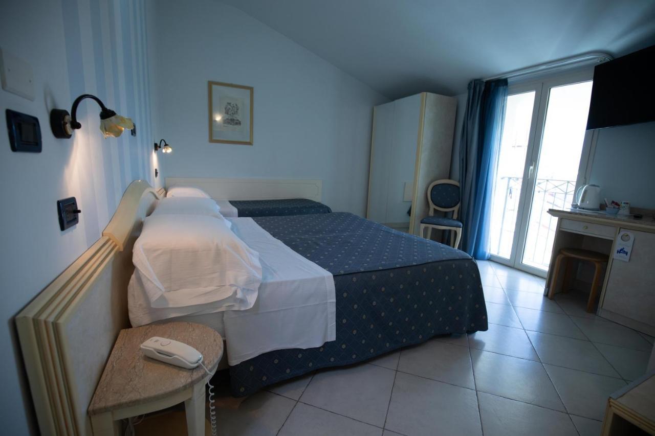 Hotel London 3*