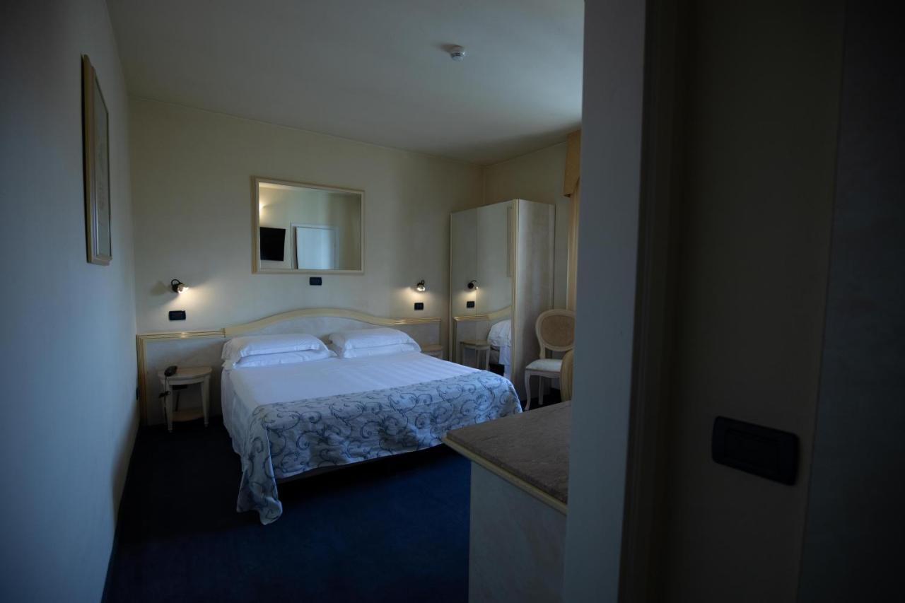 Hotel London 3*