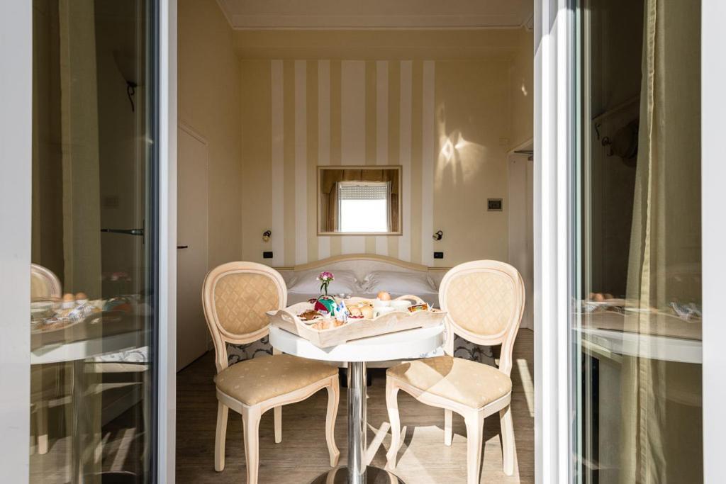 London Hotel 3*