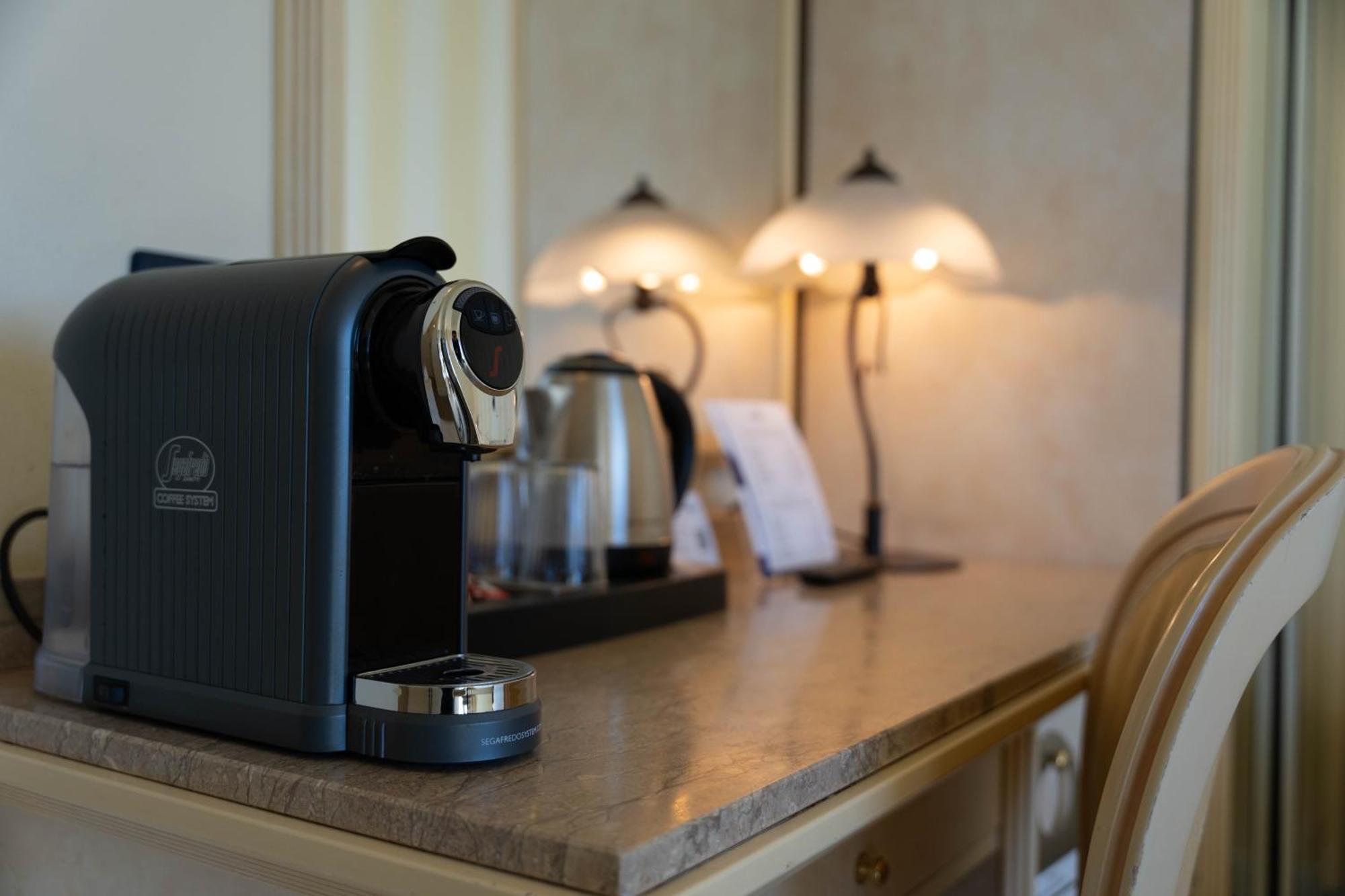 London Hotel 3*